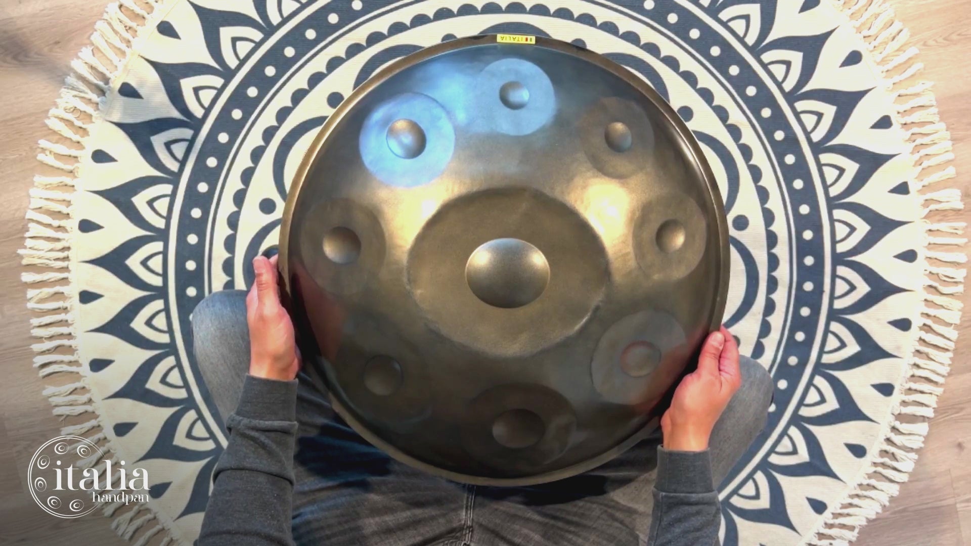 Carica il video: 